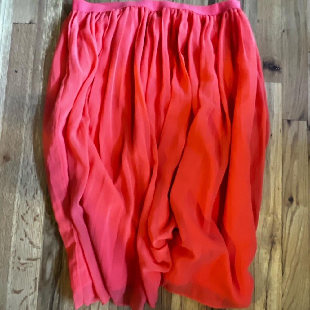 Pleated neon skirt